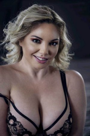 Layna escort in Carol Stream, free sex ads
